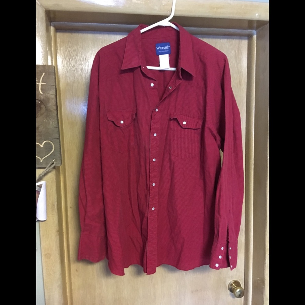 Men’s XL red and black Wrangler pearl snap shirt
